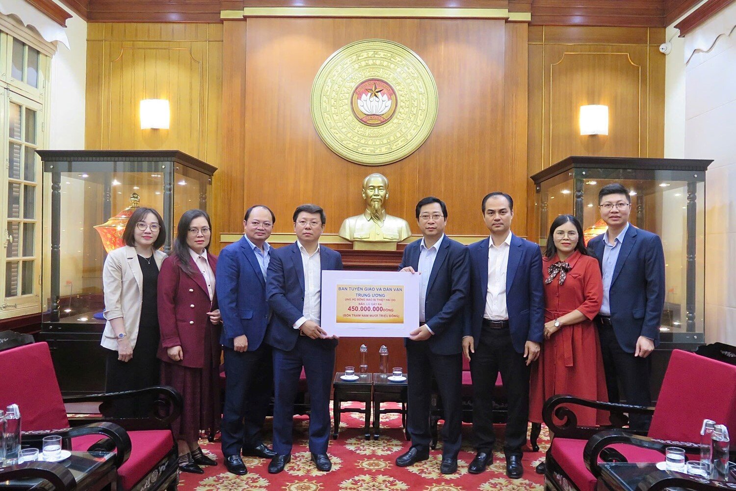 Hơn 2.088,5 tỷ đồng đăng ký ủng hộ đồng bào khắc phục hậu quả do mưa lũ gây ra qua Ban Vận động Cứu trợ Trung ương